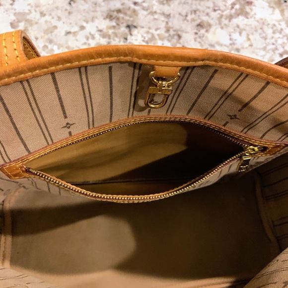 (USED) Louis Vuitton Neverfull Purse. Please message if you’re Interested.Thanks - Picture 5 of 11